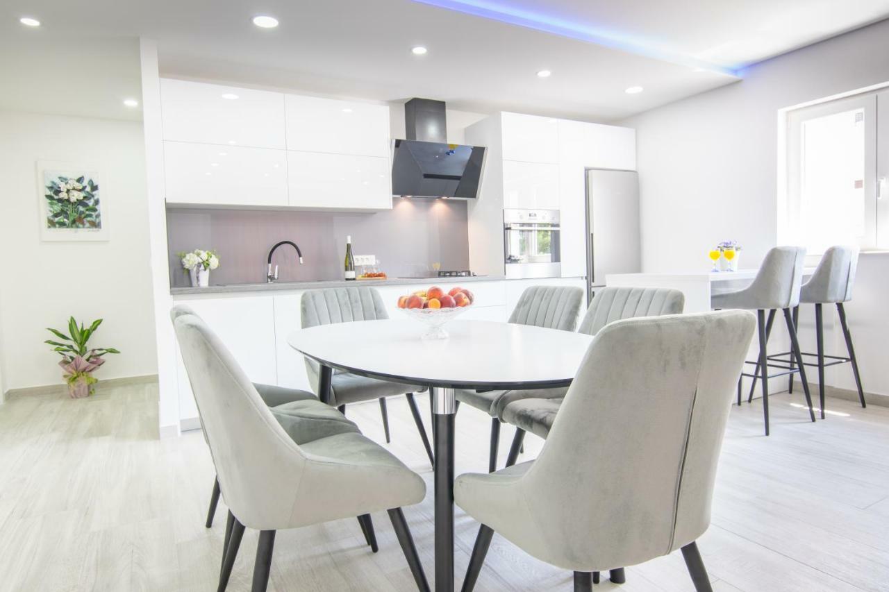 Apartmani Zora Макарска Экстерьер фото